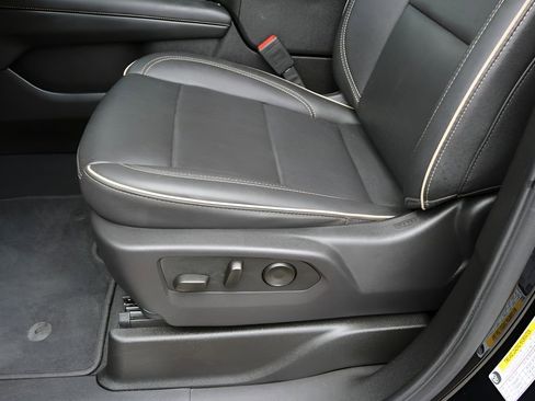 Used 2025 Chevrolet Tahoe Premier AWD/4WD image 13