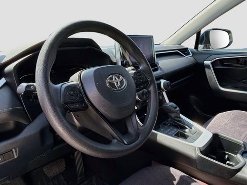 Used 2023 Toyota RAV4 LE AWD/4WD image 7