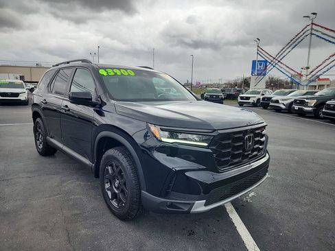 Used 2025 Honda Pilot TrailSport image 10