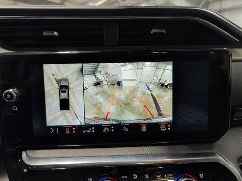 Used 2025 GMC Sierra 3500 Denali image 15