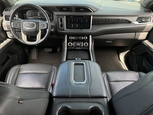 Used 2023 GMC Yukon XL Denali AWD/4WD image 11