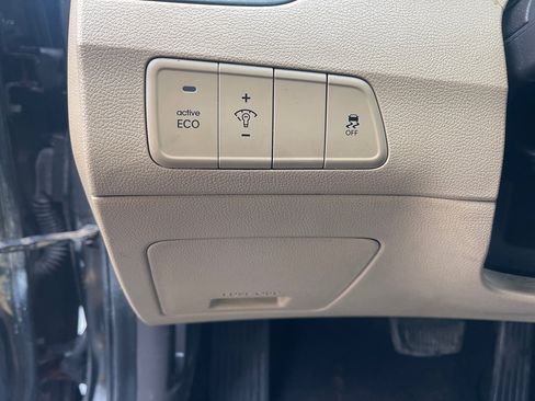 Used 2012 Hyundai Elantra GLS image 30