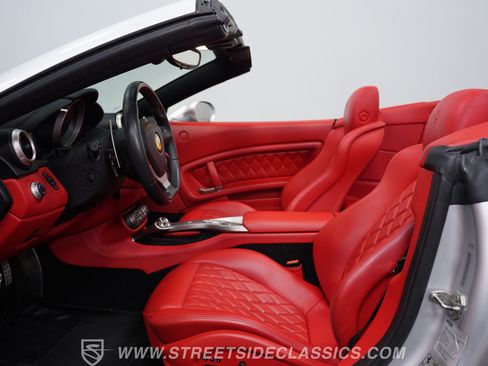 Used 2010 Ferrari California RWD image 38