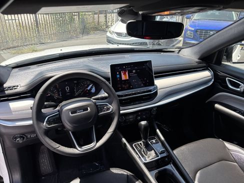 Used 2025 Jeep Compass Limited AWD/4WD image 34
