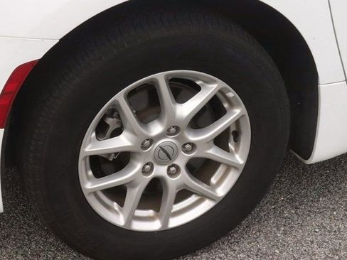 Used 2024 Chrysler Pacifica Touring-L image 8