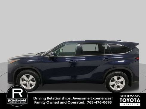 Used 2020 Toyota Highlander LE AWD/4WD image 3