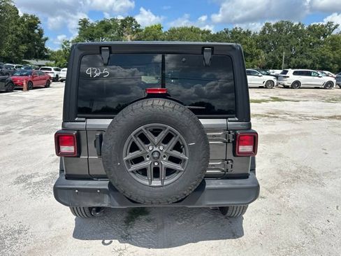 Used 2024 Jeep Wrangler Unlimited Sport AWD/4WD image 17