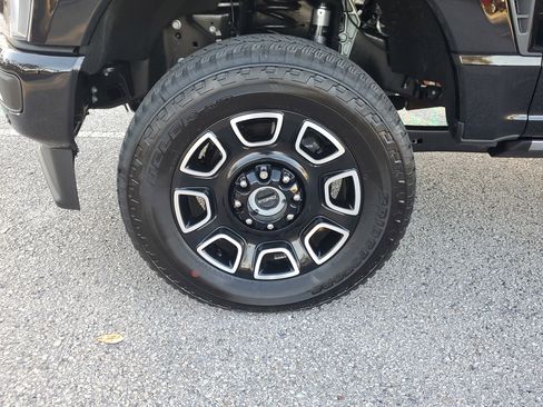 Certified 2025 Ford F250 Platinum image 5