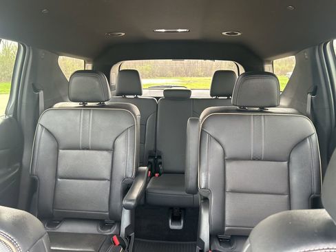 Used 2025 Chevrolet Traverse High Country image 32