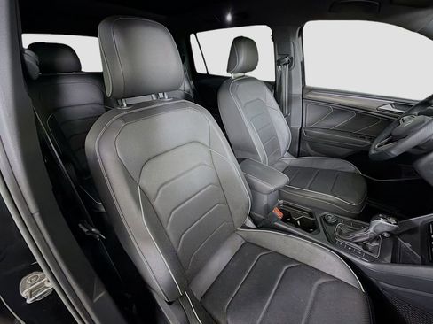 Used 2022 Volkswagen Tiguan SEL R-Line image 32