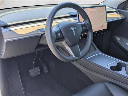Used 2022 Tesla Model Y Long Range AWD/4WD image 10