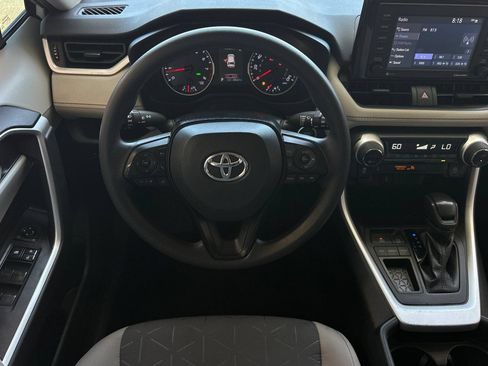 Used 2021 Toyota RAV4 XLE w/ Convenience Package FWD image 14