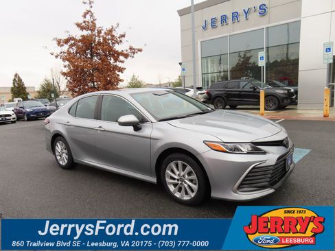 Used 2023 Toyota Camry LE image 1
