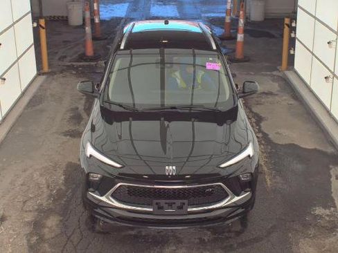 Used 2024 Buick Encore GX Sport Touring image 2