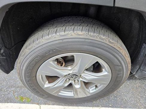 Used 2022 Toyota RAV4 XLE AWD/4WD image 11