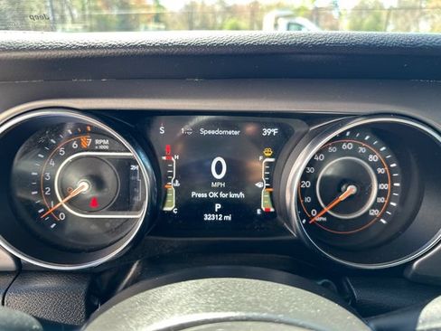 Used 2022 Jeep Gladiator Sport AWD/4WD image 25