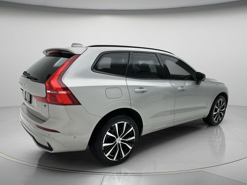 Used 2023 Volvo XC60 B5 Plus AWD/4WD image 5