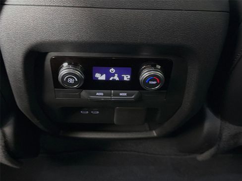 Used 2024 GMC Acadia Elevation image 25