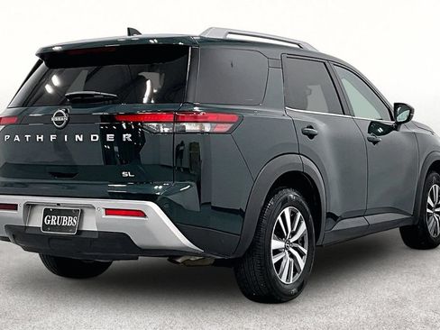 Used 2025 Nissan Pathfinder SL FWD image 2