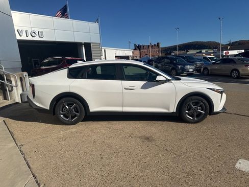 New 2025 Kia K4 LXS image 8