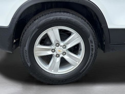 Used 2020 Chevrolet Trax LS FWD image 23