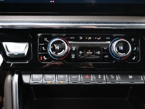 Used 2024 GMC Sierra 1500 Denali w/ Technology Package image 32