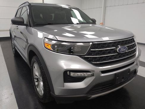 Used 2020 Ford Explorer XLT w/ Equipment Group 202A AWD/4WD image 14