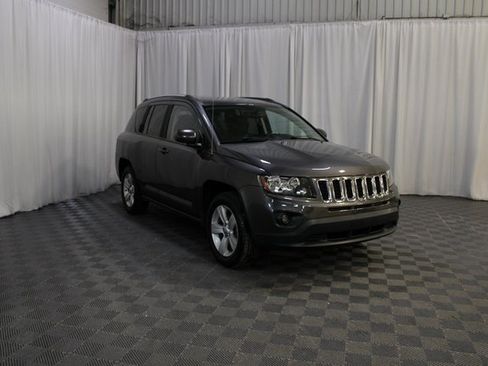 Used 2014 Jeep Compass Latitude image 28