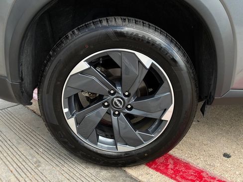 Used 2025 Nissan Rogue SV FWD image 9