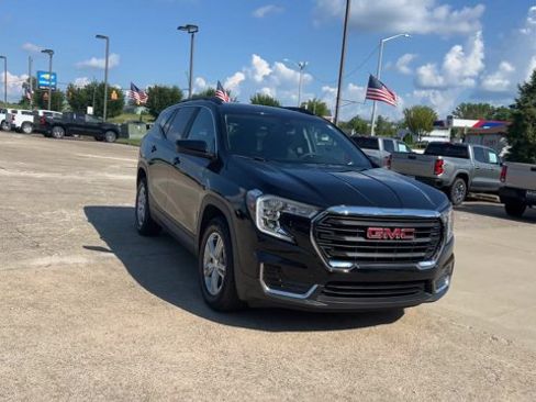 Used 2023 GMC Terrain SLE w/ Driver Convenience Package FWD image 3