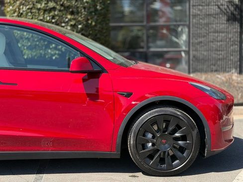 Used 2020 Tesla Model Y Long Range image 23