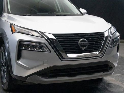 Used 2022 Nissan Rogue SV image 3