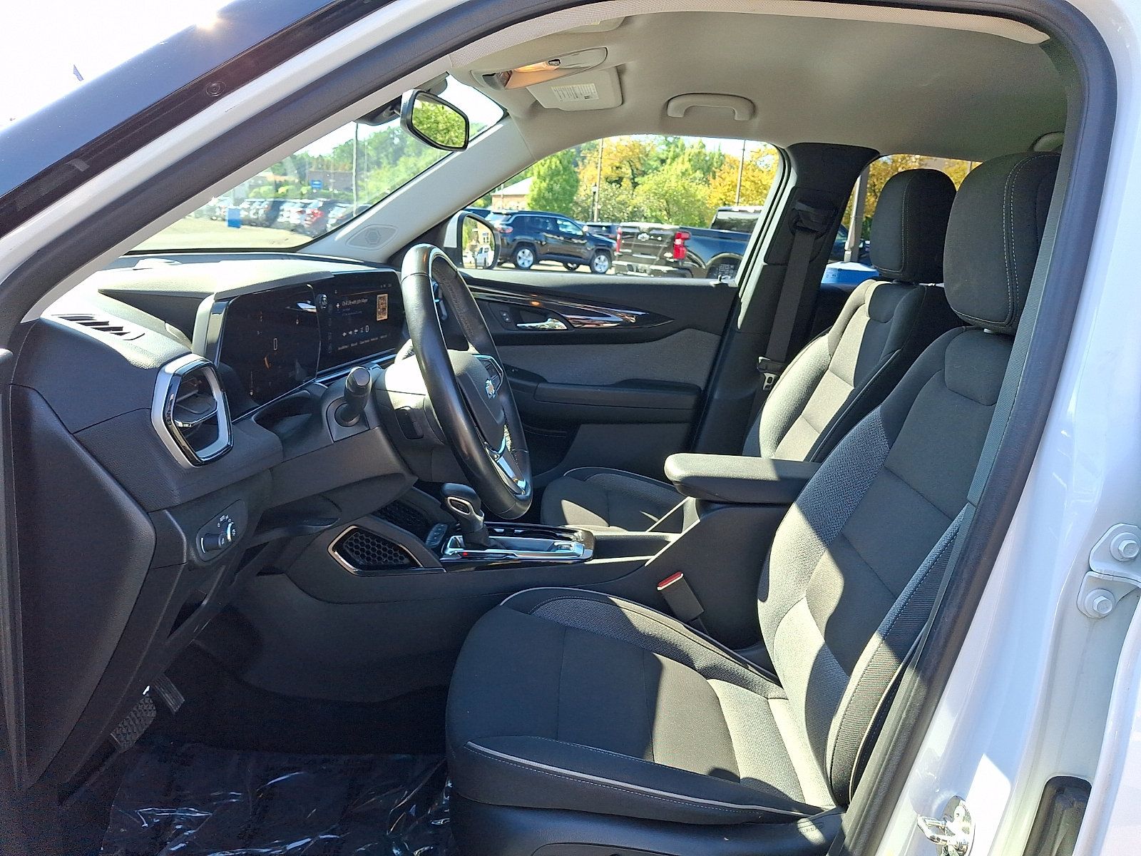 Used 2024 Chevrolet TrailBlazer LT w/ Convenience Package FWD image 13