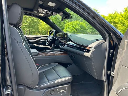 Used 2023 Cadillac Escalade ESV Premium Luxury image 37