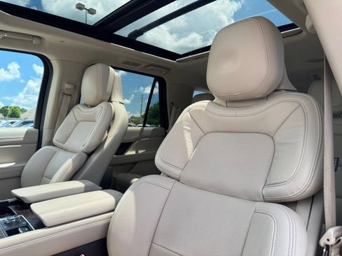 Used 2021 Lincoln Navigator Reserve w/ Luxury Package AWD/4WD image 23