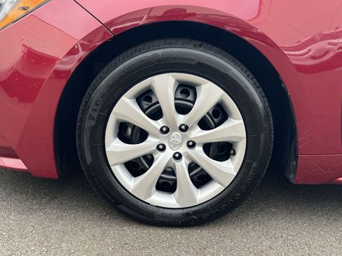 Used 2025 Toyota Corolla LE FWD image 11