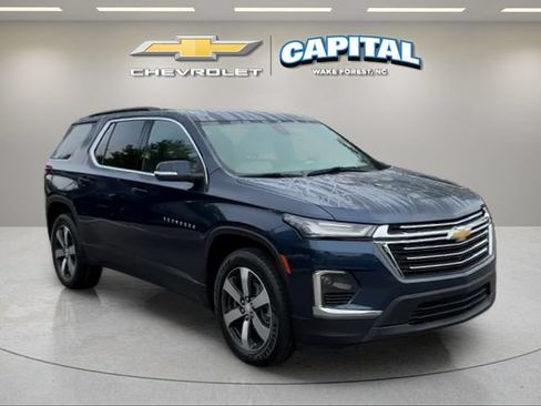 Used 2022 Chevrolet Traverse LT w/ LT Premium Package FWD image 8
