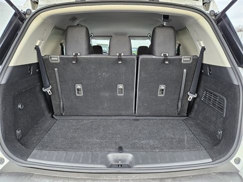 Used 2022 Nissan Pathfinder SV image 12