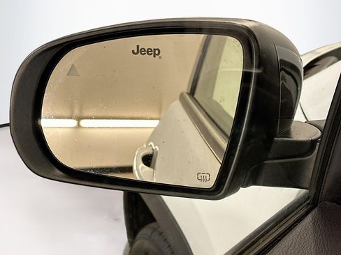 Used 2024 Jeep Compass Latitude AWD/4WD image 16