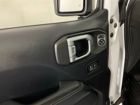 Used 2019 Jeep Wrangler Unlimited Sahara AWD/4WD image 30