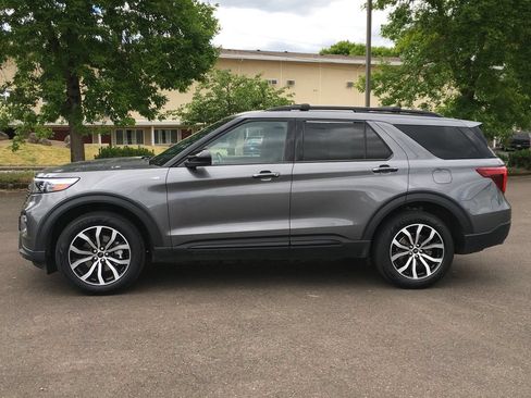 Used 2023 Ford Explorer ST-Line w/ Class IV Trailer Tow Package AWD/4WD image 3