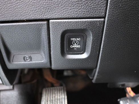 Used 2023 RAM 2500 Laramie AWD/4WD image 30