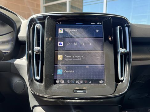 Used 2023 Volvo C40 P8 Recharge Ultimate image 18