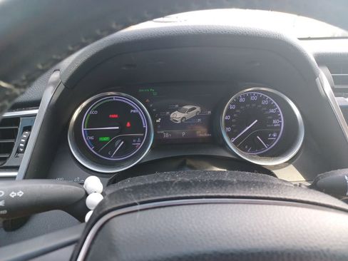 Used 2018 Toyota Camry XLE image 4