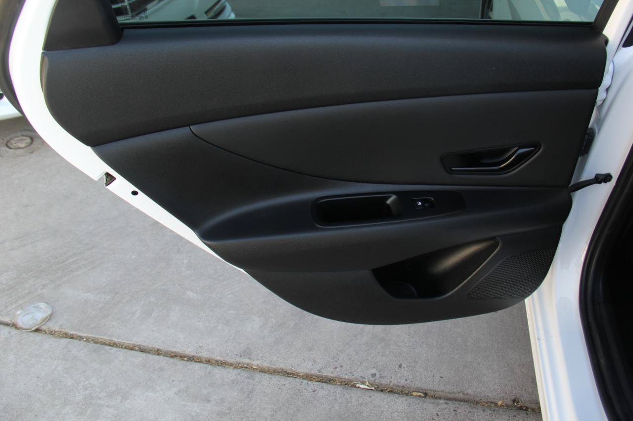 Used 2025 Hyundai Elantra Sport FWD image 22
