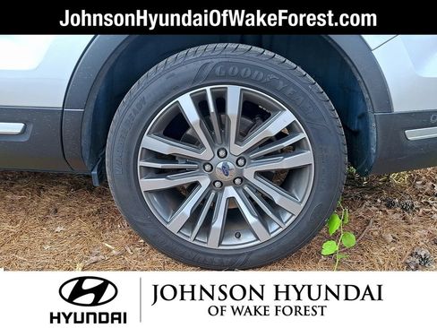 Used 2018 Ford Explorer Platinum AWD/4WD image 4