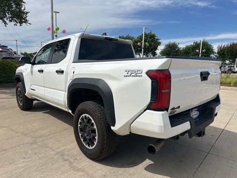 Used 2024 Toyota Tacoma TRD Off-Road image 4