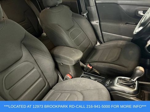 Used 2020 Jeep Renegade Latitude w/ Cold Weather Group FWD image 11