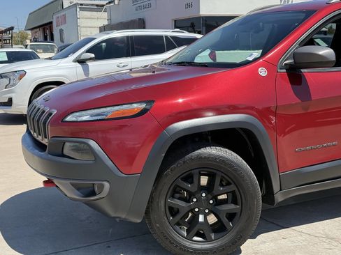Used 2015 Jeep Cherokee Trailhawk w/ Comfort/Convenience Group AWD/4WD image 9