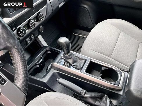 Used 2019 Toyota Tacoma SR5 AWD/4WD image 17